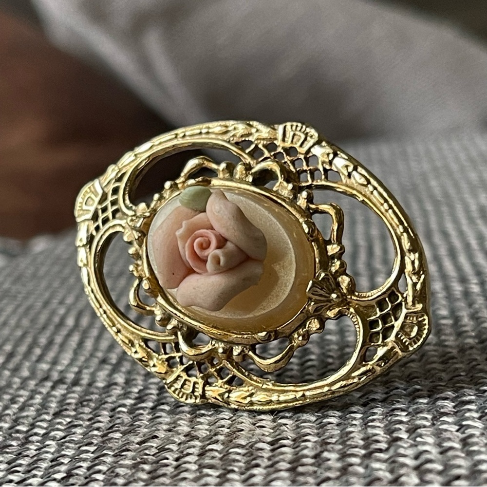 1928 | Vintage | Pink Rose Collection Porcelain Flower Gold Tone Pin Brooch